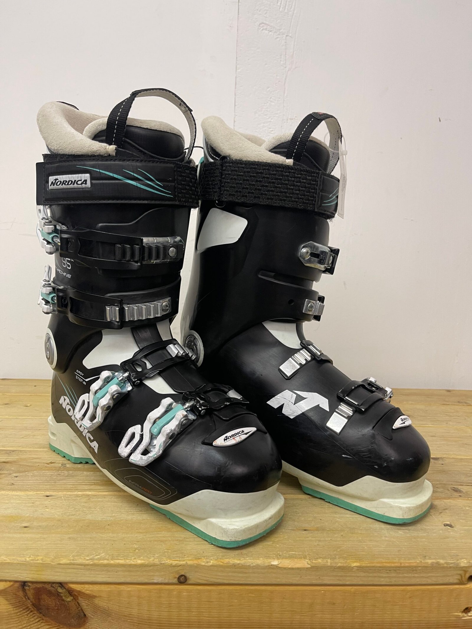nordica-sportmachine-95-slidinejimo-batai-25-5-eu39 Nordica SportMachine 95 slidinėjimo batai 25.5 MP EU 39 – naudoti slidinėjimo batai | Sniego Kalnas