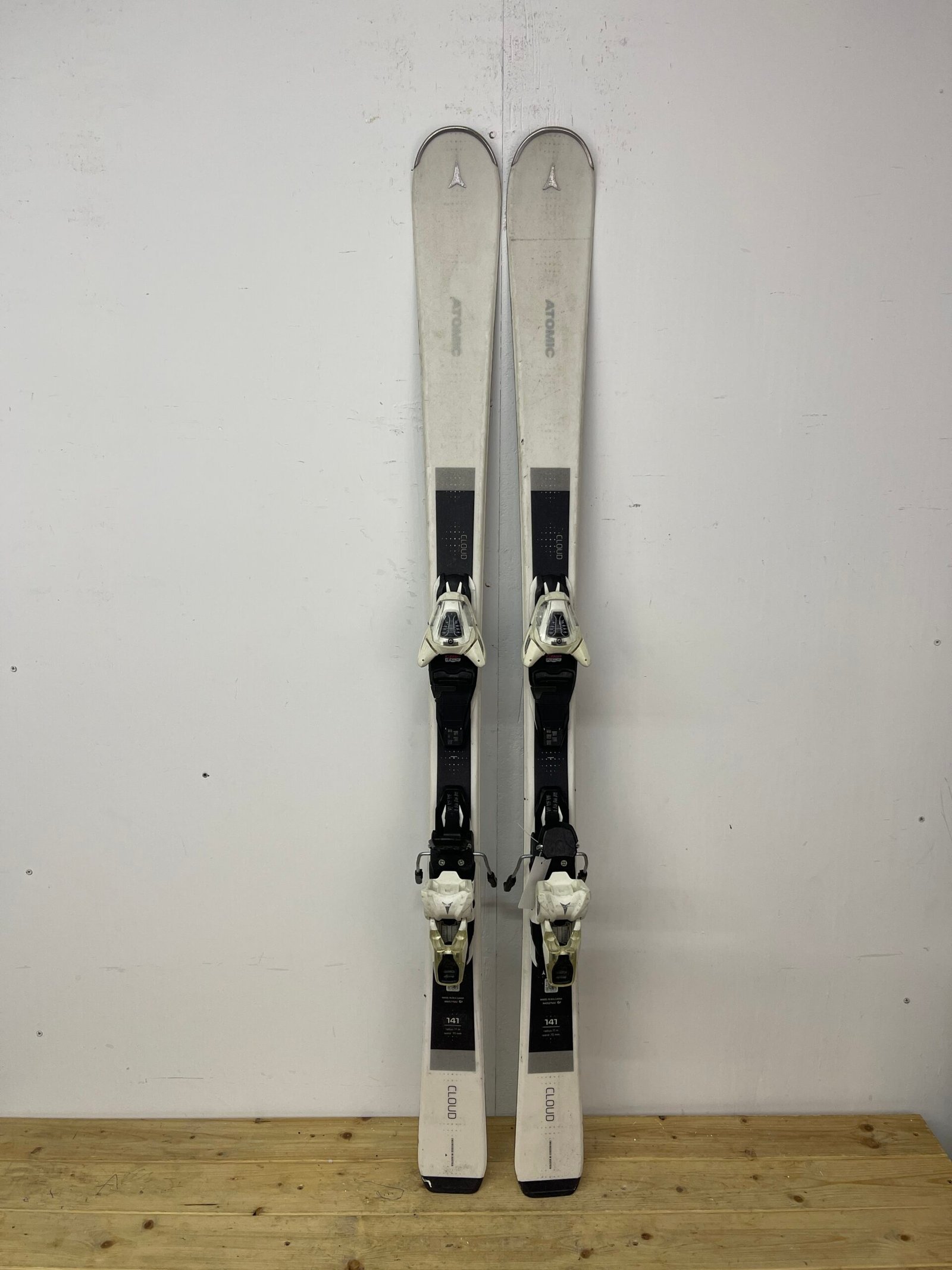 atomic-cloud-141cm-naudotos-slides-vilnius.jpg Atomic Cloud 141 cm naudotos slidės – used skis Vilniuje | Sniego Kalnas