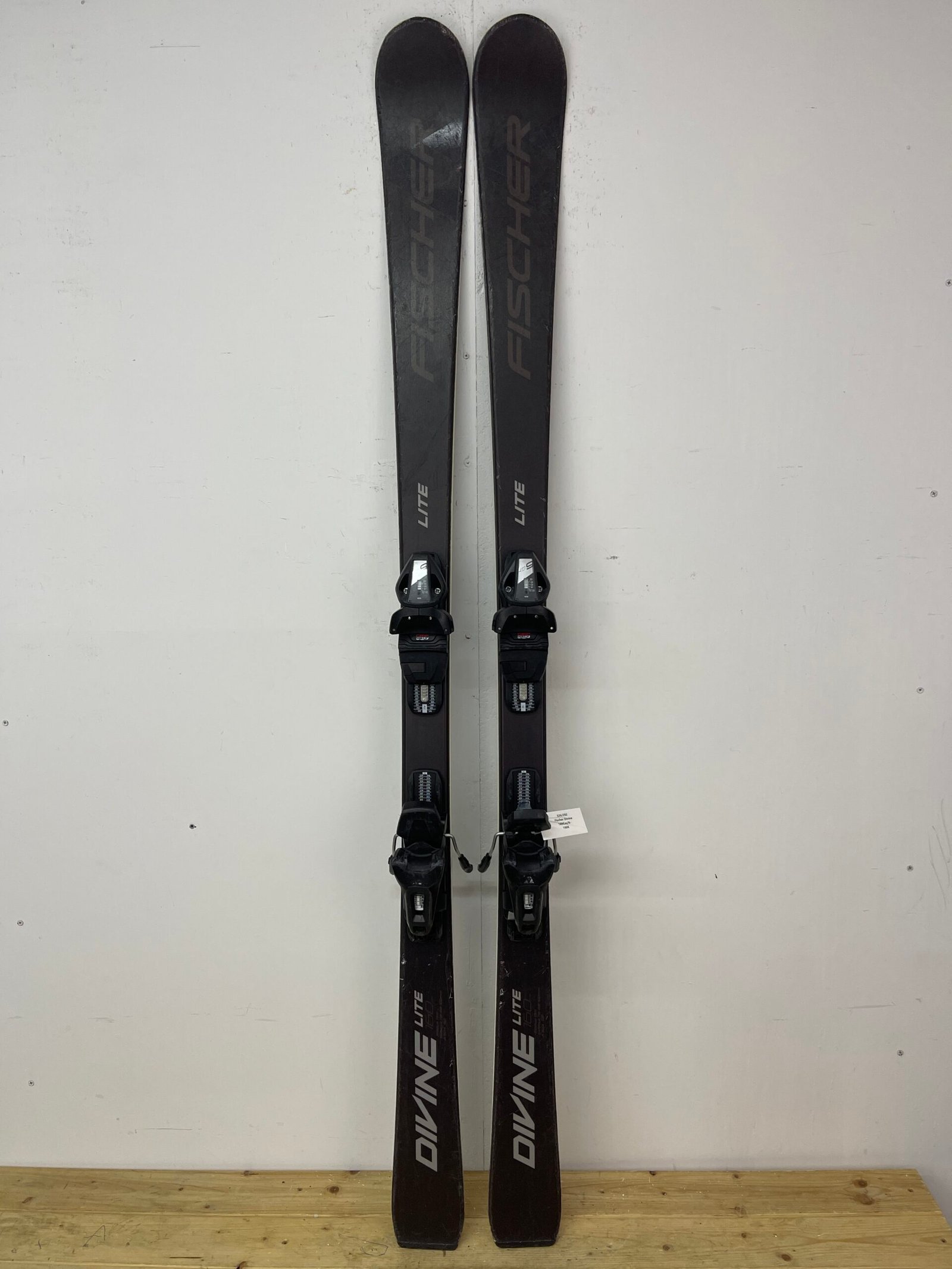 fischer-divine-160cm-naudotos-slides-vilnius.jpg Fischer Divine 160 cm naudotos slidės – used skis Vilniuje | Sniego Kalnas