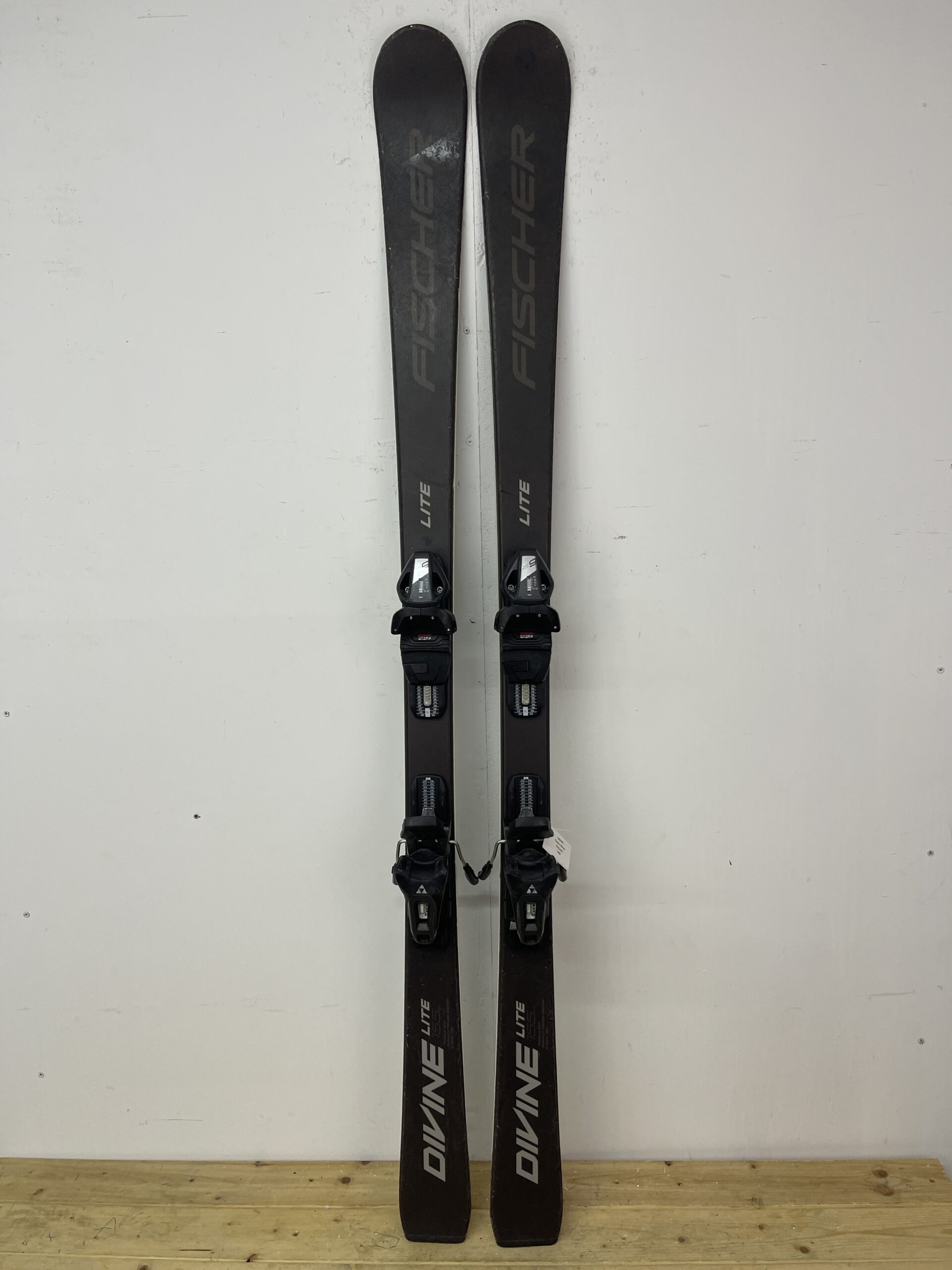 fischer-divine-155cm-naudotos-slides-vilnius.jpg Fischer Divine 155 cm naudotos slidės – used skis Vilniuje | Sniego Kalnas