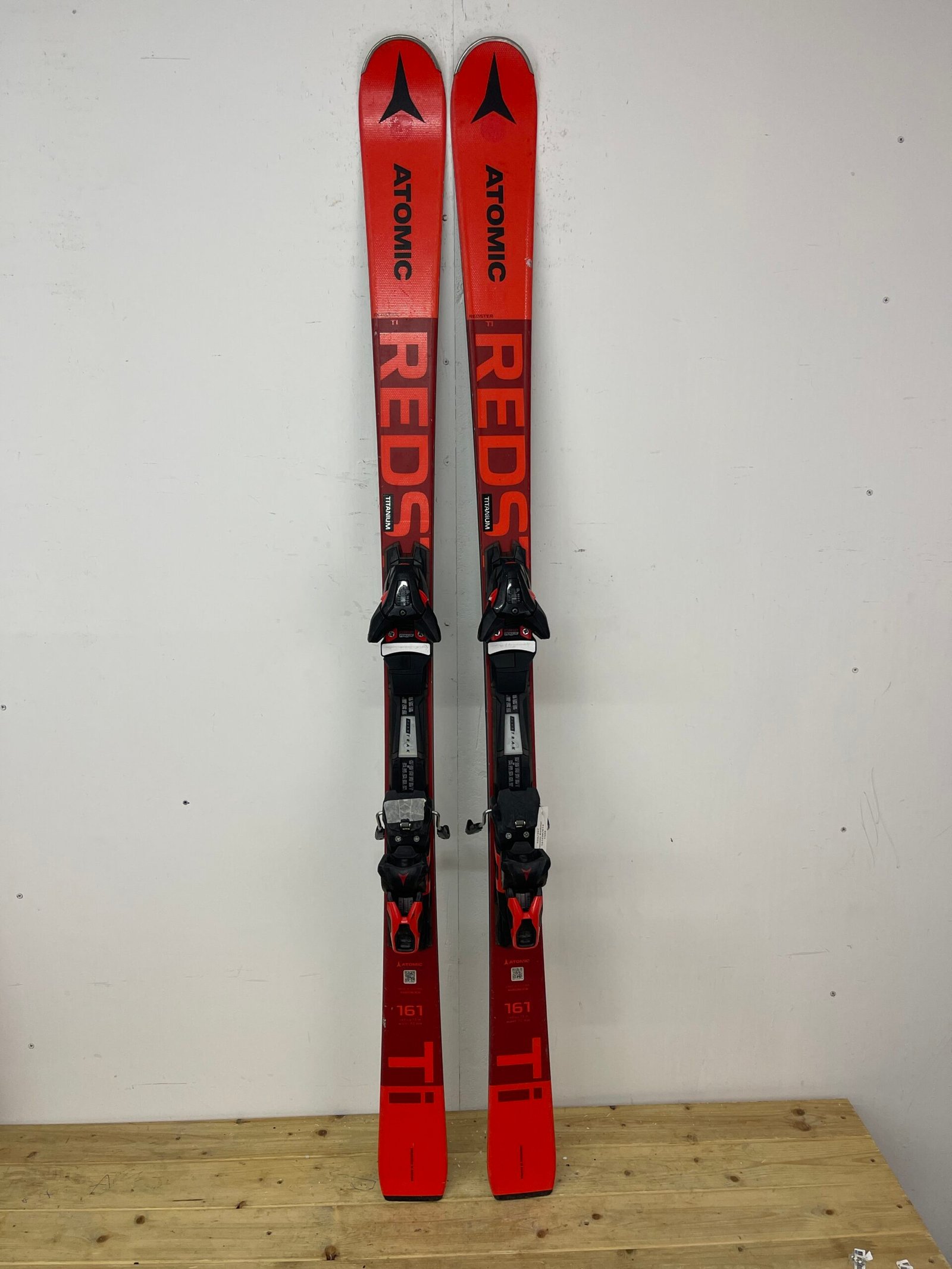 atomic-redster-161cm-naudotos-slides-vilnius.jpg Atomic Redster 161 cm naudotos slidės – used skis Vilniuje | Sniego Kalnas