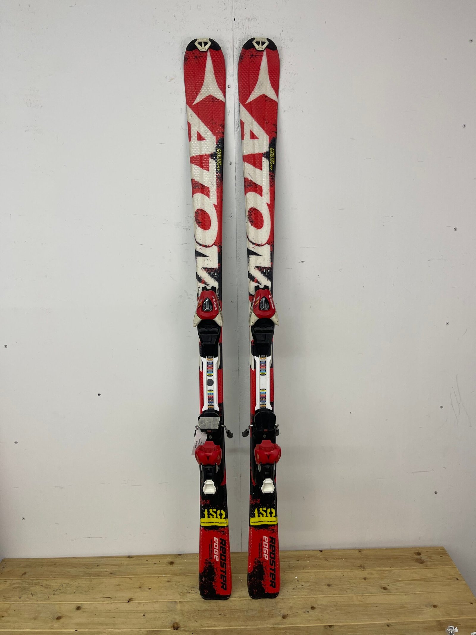 atomic-redster-150cm-naudotos-slides-vilnius.jpg Atomic Redster 150 cm naudotos slidės – used skis Vilniuje | Sniego Kalnas