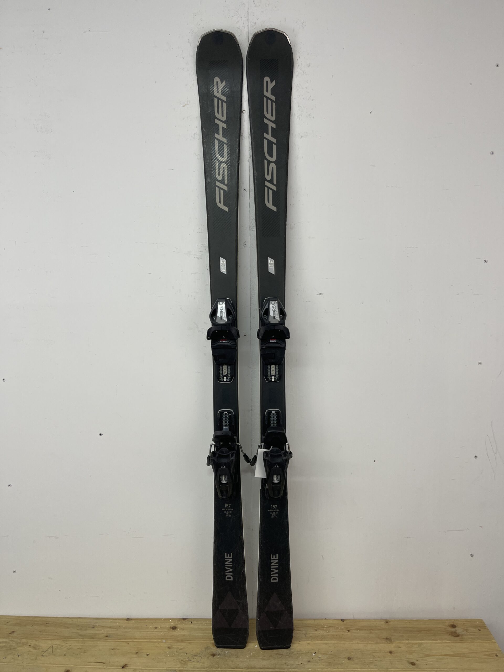fischer-divine-157cm-naudotos-slides-vilnius.jpg Fischer Divine 157 cm naudotos slidės – used skis Vilniuje | Sniego Kalnas