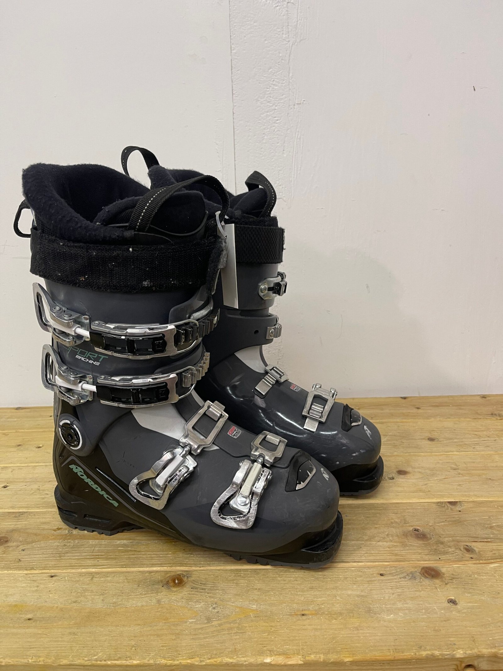 nordica-sportmachine-75-slidinejimo-batai-25-5-eu39 Nordica SportMachine 75 slidinėjimo batai 25.5 MP EU 39 – naudoti slidinėjimo batai | Sniego Kalnas