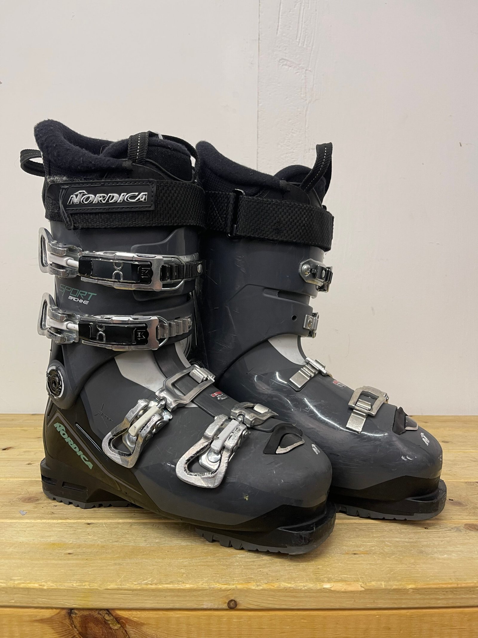 nordica-sportmachine-75-slidinejimo-batai-25-eu39 Nordica SportMachine 75 slidinėjimo batai 25 MP EU 39 – naudoti slidinėjimo batai | Sniego Kalnas