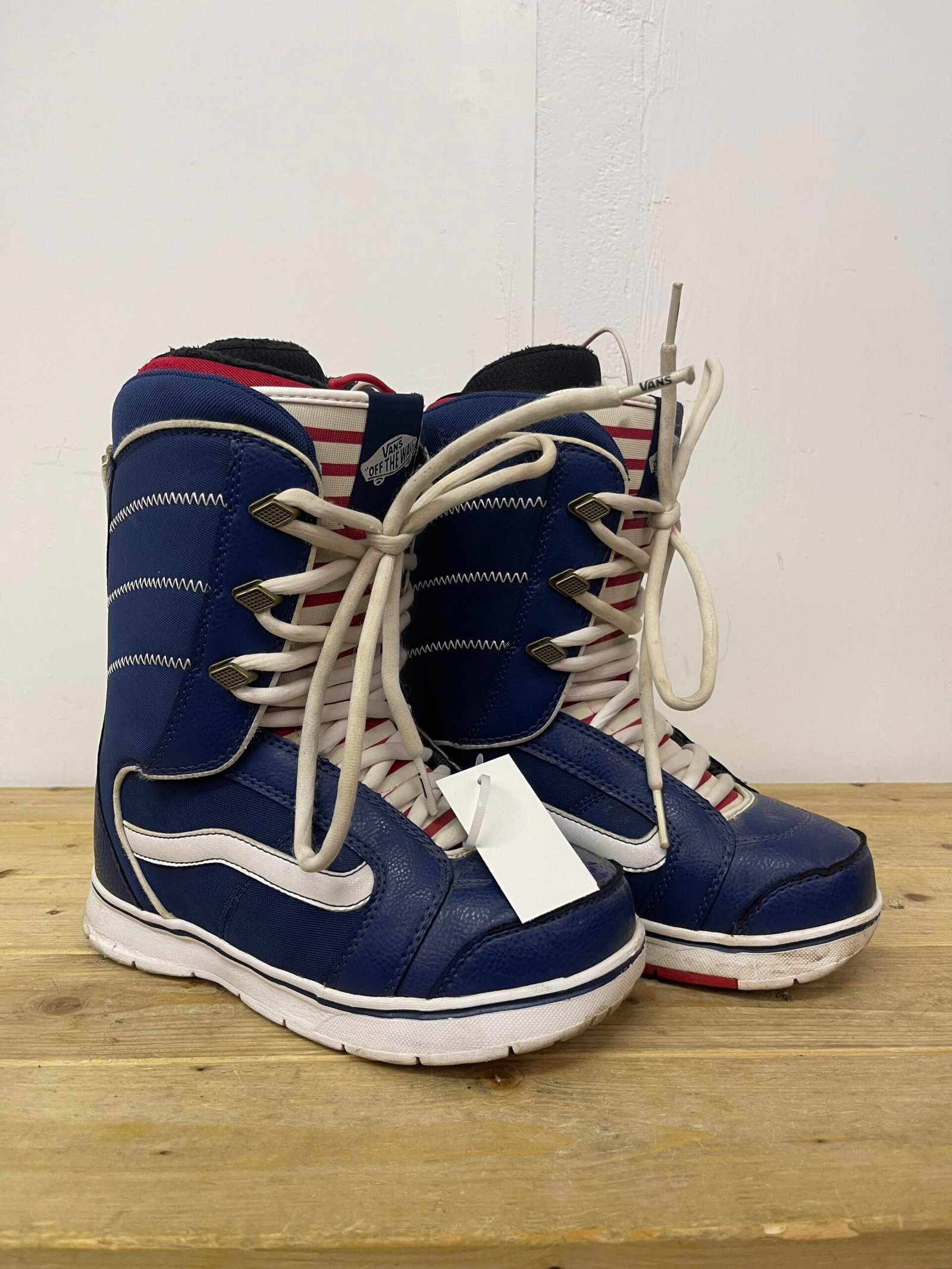 Vans EU 37 – naudoti snieglenčių batai Vans EU 37 naudoti snieglenčių batai – snowboard boots Vilniuje | Sniego Kalnas